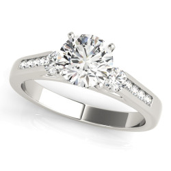 ENGAGEMENT RINGS 3 STONE ROUND