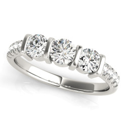 ENGAGEMENT RINGS 3 STONE ROUND