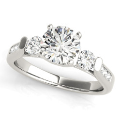 ENGAGEMENT RINGS 3 STONE ROUND