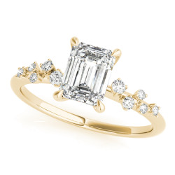 ENGAGEMENT RING EMERALD CUT CENTER